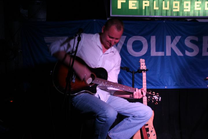 2008-11-28 M3_live at replugged 153.jpg
